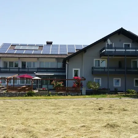 Chambtaler Hof 2*